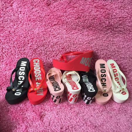 Шлепанцы Moschino