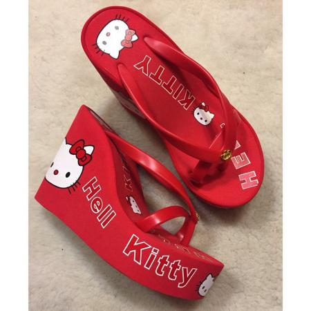 Шлепанцы на танкетке Hell Kitty