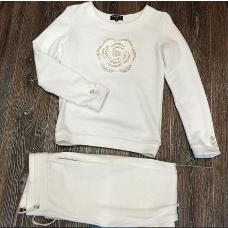 Костюм спортивный Chanel с жемчугом