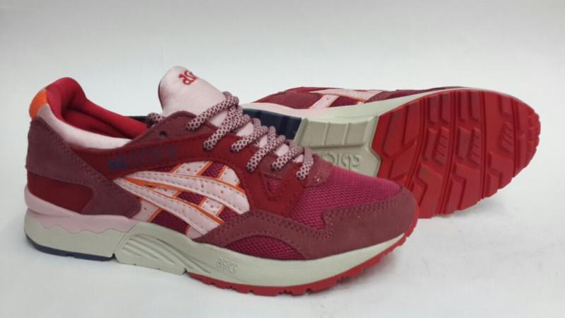 Кроссовки Asics беговая